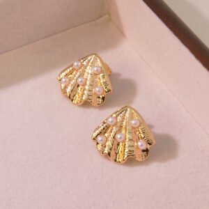 chapa maxista dorada de concha con 5 perlas