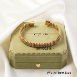 brazalete de acero inoxidable de color sólido con revestimiento de pvd, chapado en oro real, estilo casual y sencillo, resistente al agua y al deslustre.