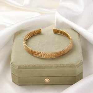 brazalete de acero inoxidable de color sólido con revestimiento de pvd, chapado en oro real, estilo casual y sencillo, resistente al agua y al deslustre.