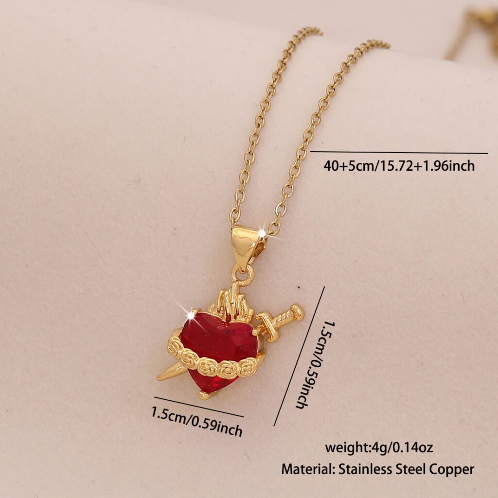 cadena minimalista dorada con dige de corazón rojo atrapado