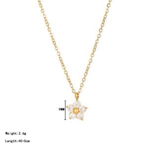 cadena dorada minimalista con dige de estrella con circonias y con centro dorado