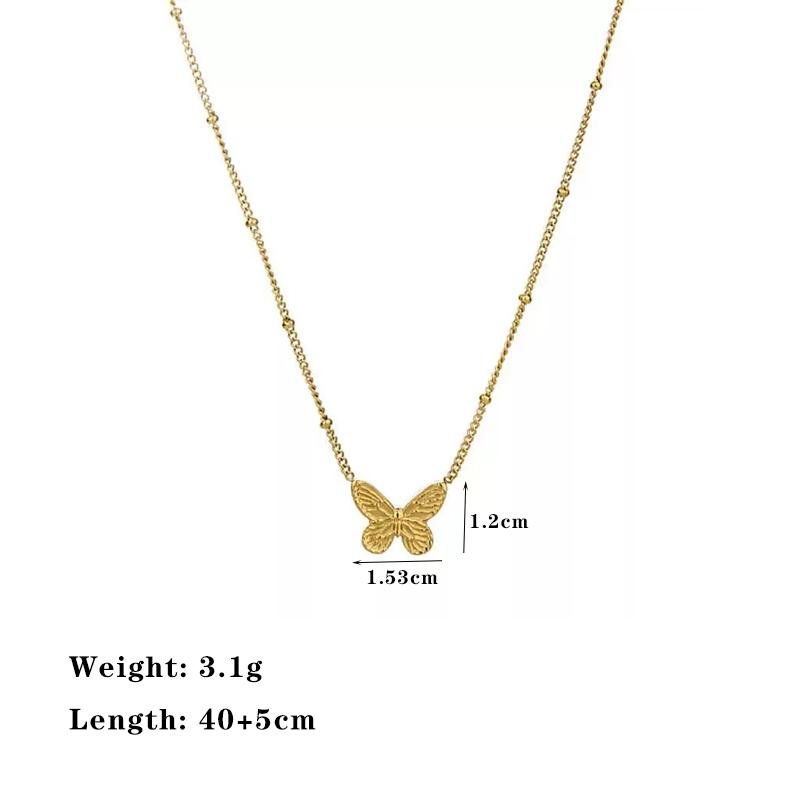 collar de acero de titanio con relieve de mariposa